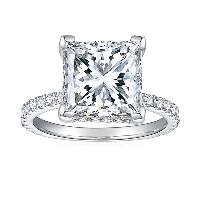 The Mia Ring moissanite engagement ring by Trésor Diamond