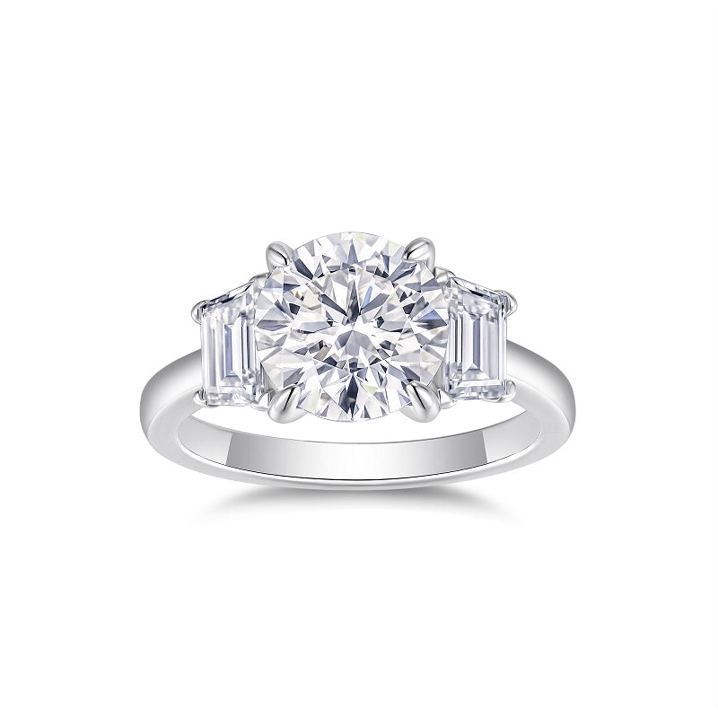 The Arwen Ring moissanite engagement ring by Trésor Diamond