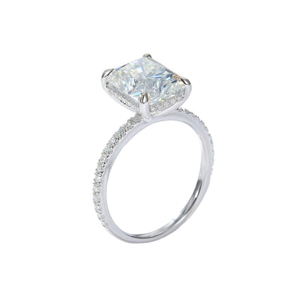 The Mirabel Ring moissanite engagement ring by Trésor Diamond