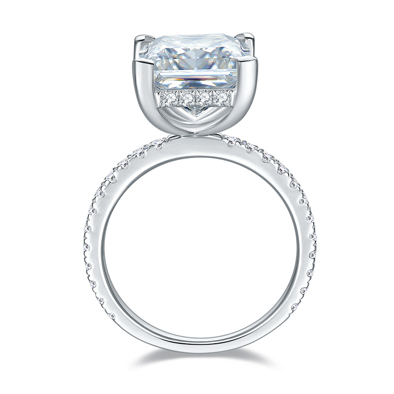 The Mia Ring moissanite engagement ring by Trésor Diamond