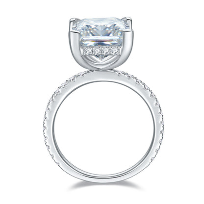 The Mia Ring moissanite engagement ring by Trésor Diamond
