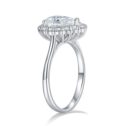 The Belle Ring moissanite engagement ring by Trésor Diamond