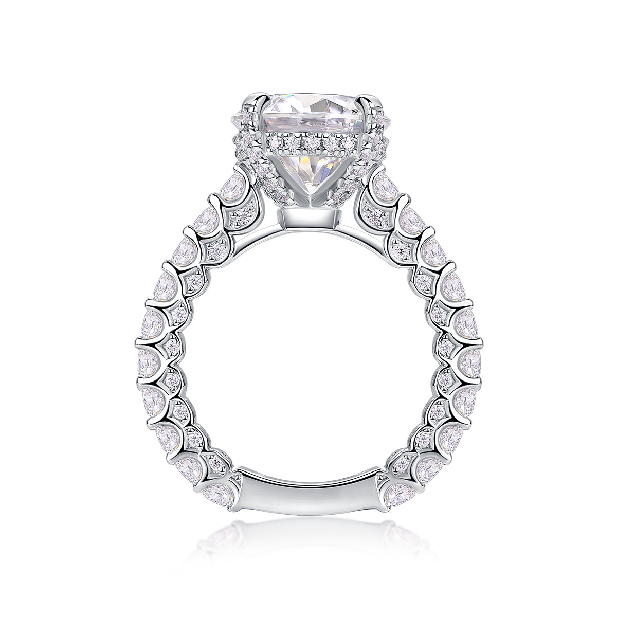 The Valora Ring moissanite engagement ring by Trésor Diamond