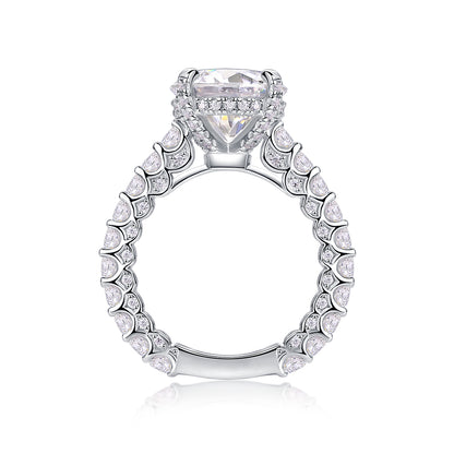 The Valora Ring moissanite engagement ring by Trésor Diamond