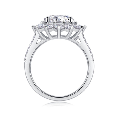 The Tele Ring moissanite engagement ring by Trésor Diamond