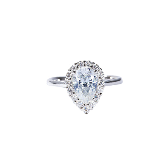 The Belle Ring moissanite engagement ring by Trésor Diamond