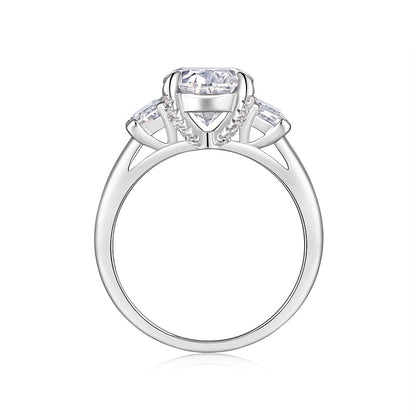 The Arwen Ring moissanite engagement ring by Trésor Diamond