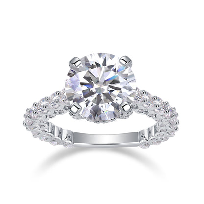 The Valora Ring moissanite engagement ring by Trésor Diamond
