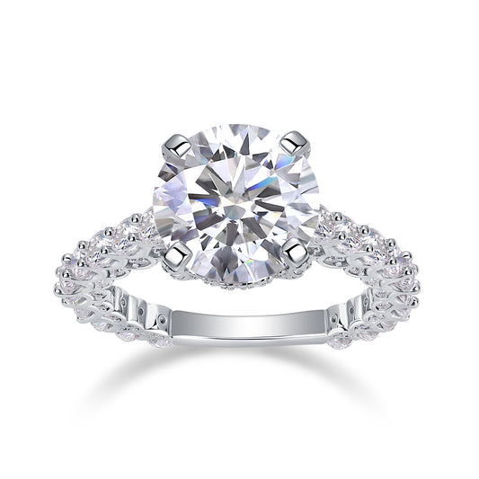 The Valora Ring moissanite engagement ring by Trésor Diamond