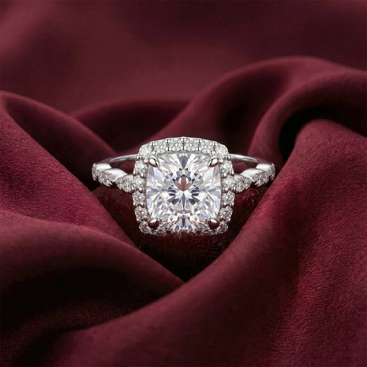 Silver Amara Ring by Tresor Diamond featuring a sleek band with a sparkling central gemstone.