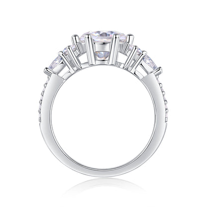 The Evela Ring moissanite engagement ring by Trésor Diamond