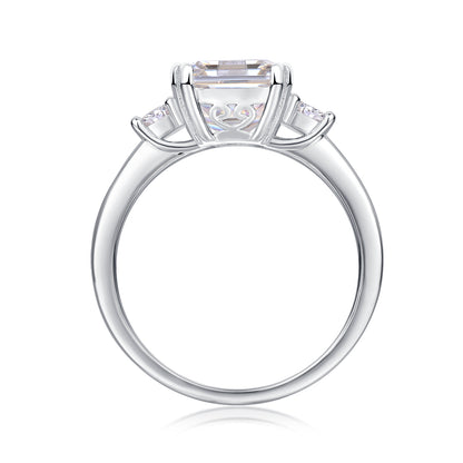 The Juliette Ring moissanite engagement ring by Trésor Diamond
