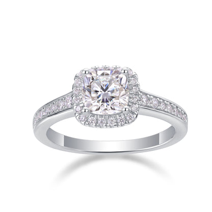 The Vivara Ring moissanite engagement ring by Trésor Diamond
