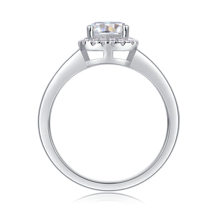 The Vivara Ring moissanite engagement ring by Trésor Diamond