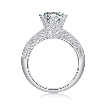 The Delara Ring moissanite engagement ring by Trésor Diamond