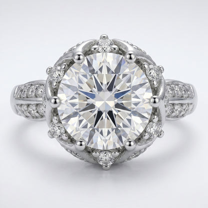 Close-up of Tresor Diamond's The Aveline Ring featuring a delicate band with sparkling gemstone accents.