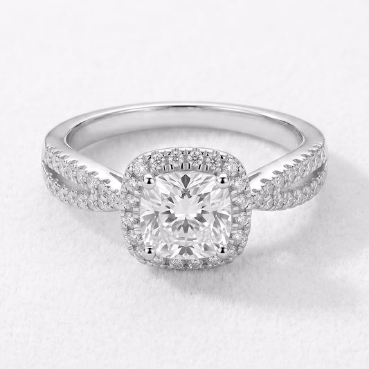 Close-up of Tresor Diamond The Bellamy Ring featuring a sparkling diamond band and intricate design details.