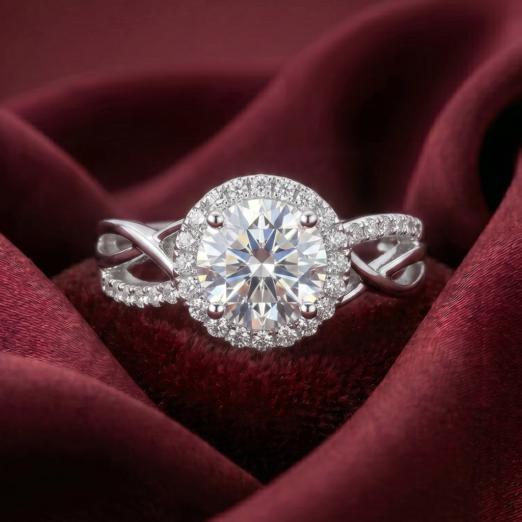Gold ring with a solitaire diamond from Tresor Diamond's The Kate Ring collection, featuring elegant and modern jewelry design.