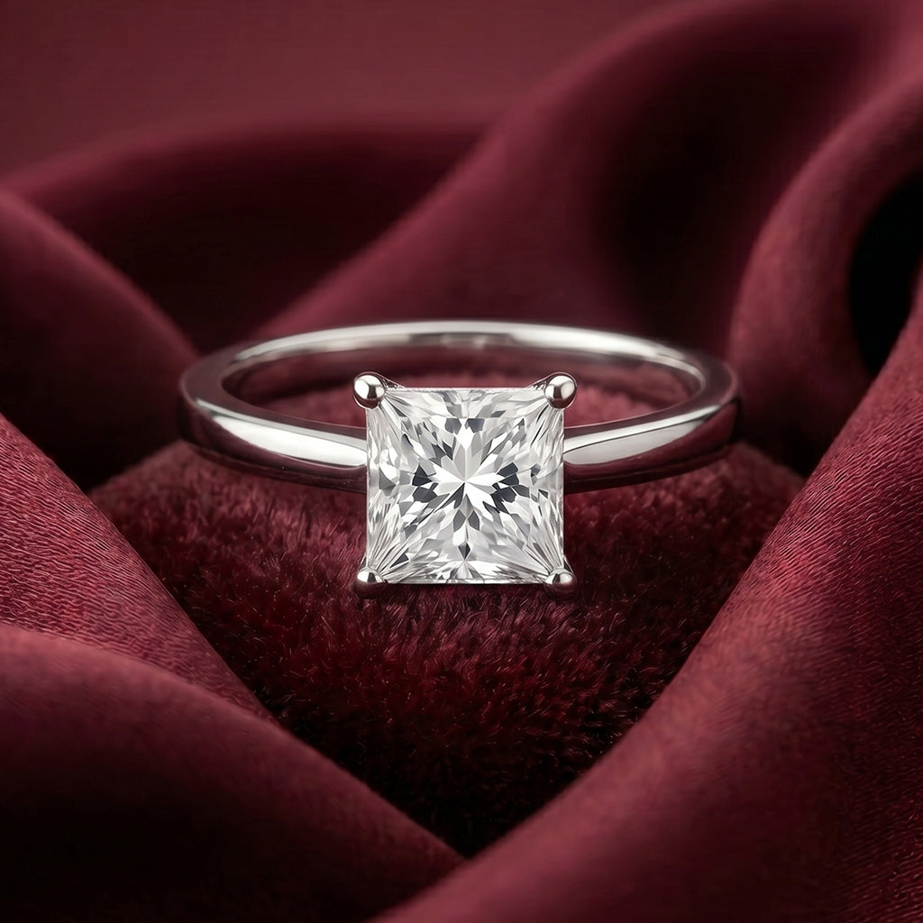 Elegant gold ring with intricate diamond detailing from Tresor Diamond's Serenia Ring collection.