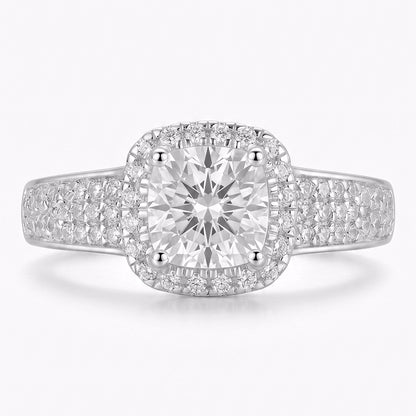 The Solange Ring by Tresor Diamond features a delicate band with a sparkling central diamond setting.