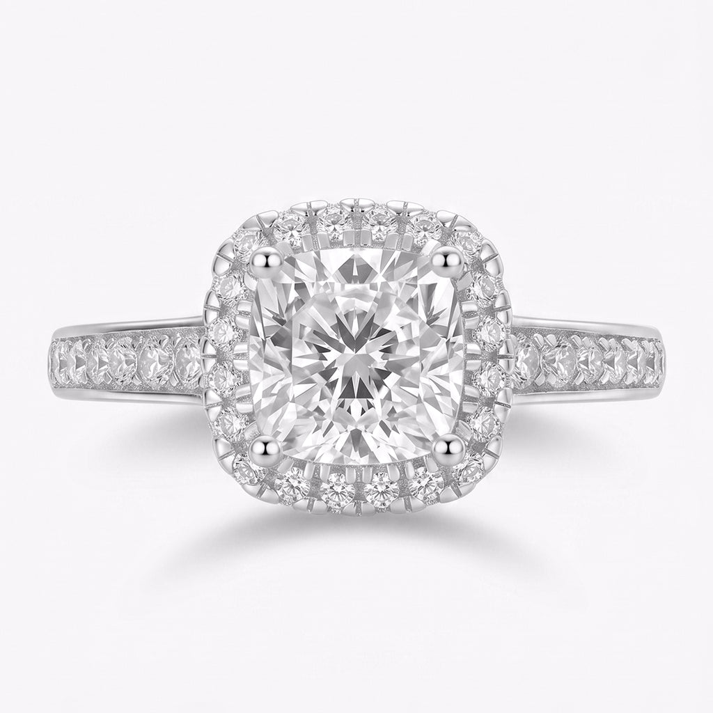 Tresor Diamond The Vivara Ring featuring a sleek band with a sparkling diamond accent on a white background.