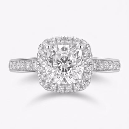 Tresor Diamond The Vivara Ring featuring a sleek band with a sparkling diamond accent on a white background.