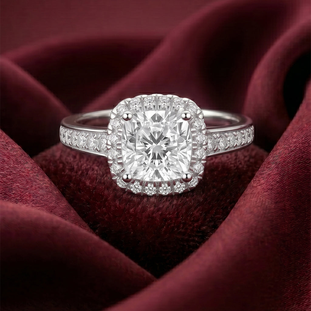 Tresor Diamond The Vivara Ring featuring a sleek band with a sparkling gemstone centerpiece.
