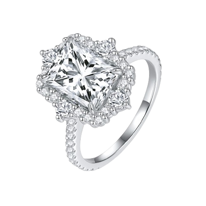 The Elvoria Ring moissanite engagement ring by Trésor Diamond