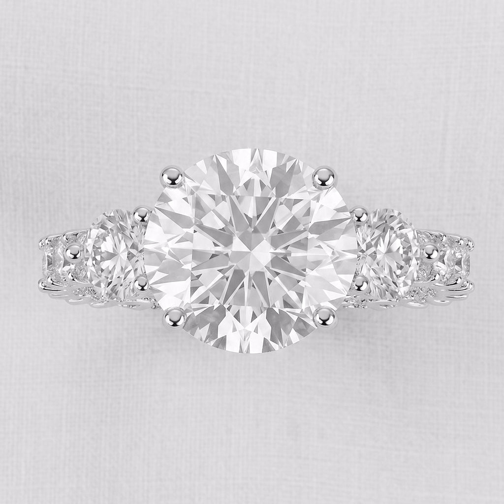 Tresor Diamond Eternia Ring featuring a sleek band and intricate design, showcasing elegance and craftsmanship.