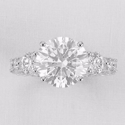 Tresor Diamond Eternia Ring featuring a sleek band and intricate design, showcasing elegance and craftsmanship.