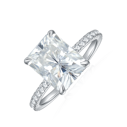 The Mirabel Ring moissanite engagement ring by Trésor Diamond