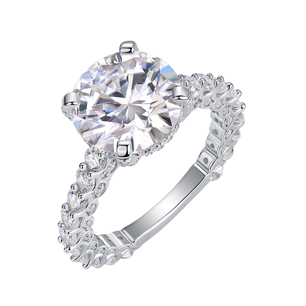 The Valora Ring moissanite engagement ring by Trésor Diamond