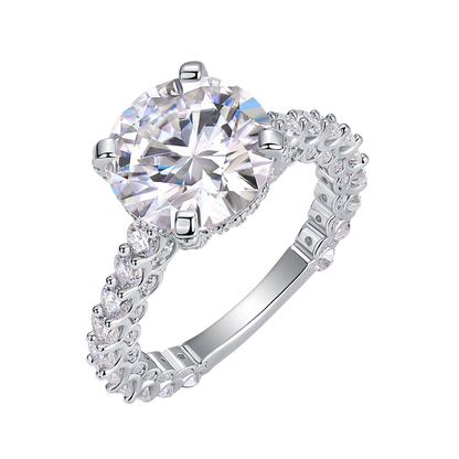 The Valora Ring moissanite engagement ring by Trésor Diamond