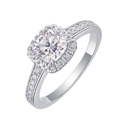 The Vivara Ring moissanite engagement ring by Trésor Diamond